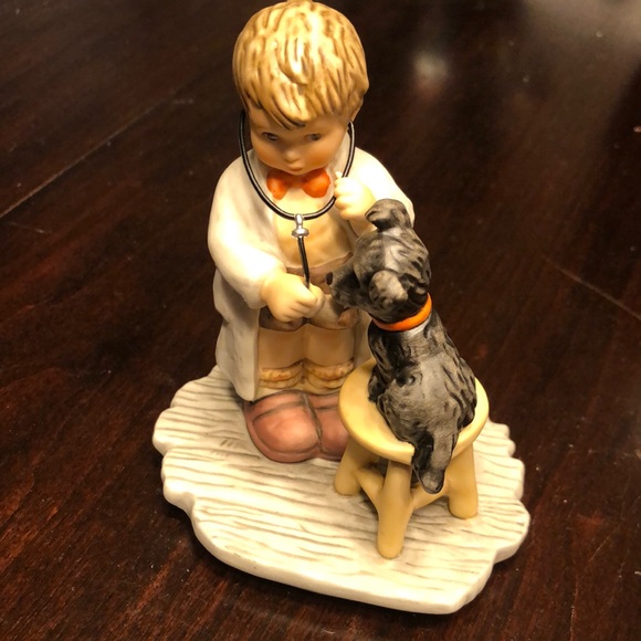 Hummel Other - Hummel Figurine “The Doctor is in”